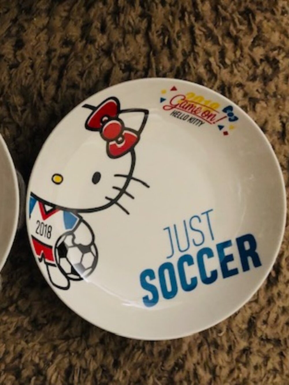 Hello Kitty Plates Set - Picture 3 of 3
